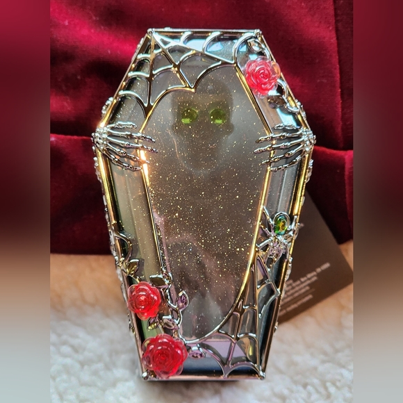 Bath & Body Works Coffin with Skeleton Inside Wallflower Halloween Wallflower - Picture 2 of 9
